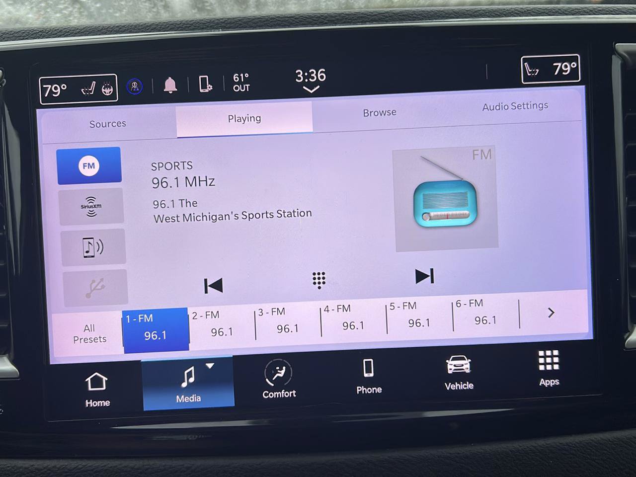 Used 2022 Chrysler Pacifica Touring-L FWD image 13