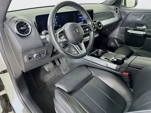 Used 2020 Mercedes-Benz GLB 250 4MATIC image 17