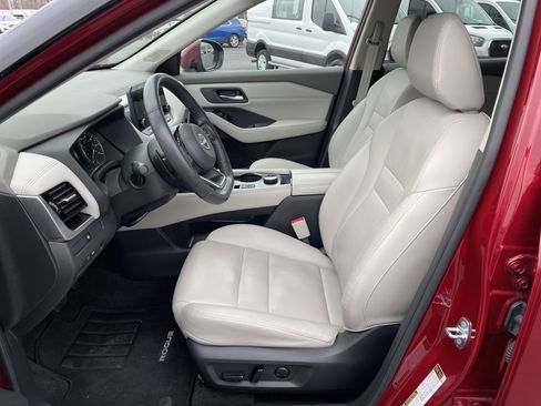 Used 2023 Nissan Rogue SL w/ SL Premium Package image 18