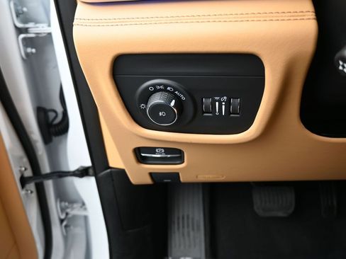 Used 2025 Jeep Grand Cherokee L Summit image 39