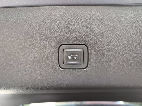 Used 2019 Chevrolet Traverse LT FWD image 31