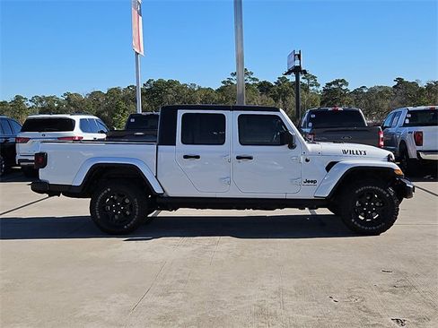 Used 2022 Jeep Gladiator Willys image 8