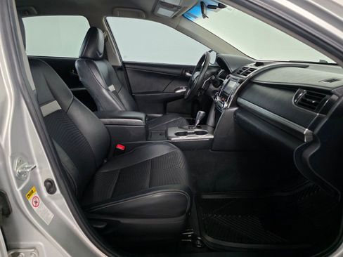 Used 2012 Toyota Camry SE FWD image 19