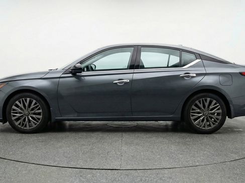 Used 2025 Nissan Altima 2.5 SV image 4