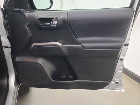 Used 2023 Toyota Tacoma TRD Off-Road image 15