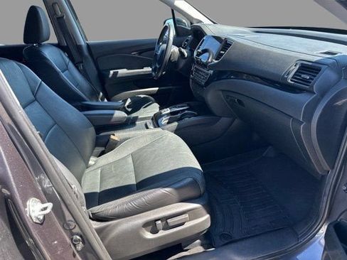 Used 2021 Honda Pilot Touring image 11