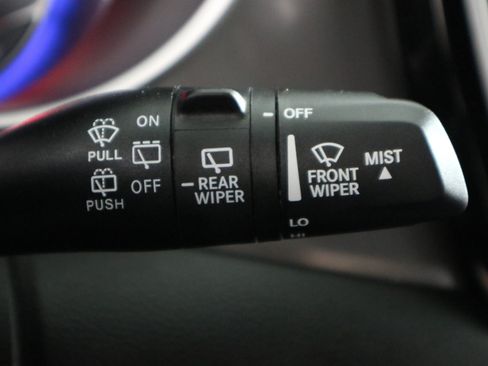 Used 2025 Chrysler Pacifica Select FWD image 31