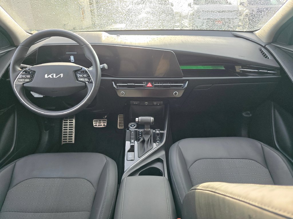 Certified 2024 Kia Niro EX Touring FWD image 19