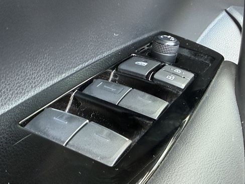 Used 2022 Toyota Corolla SE image 13