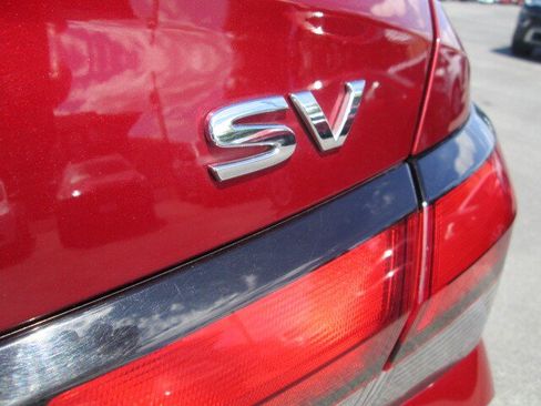 Used 2021 Nissan Versa SV FWD image 7