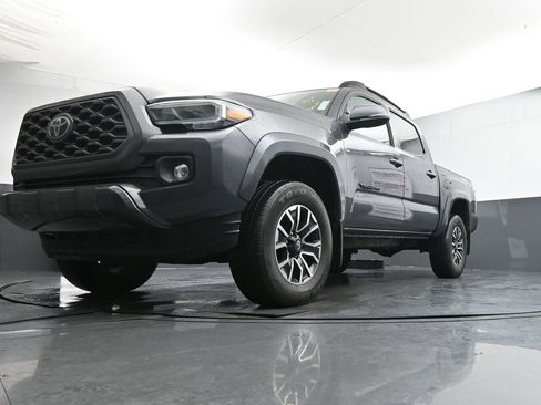 Used 2022 Toyota Tacoma TRD Sport image 32