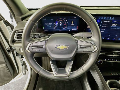 Certified 2026 Chevrolet Traverse LT w/ Driver Confidence Package FWD image 9