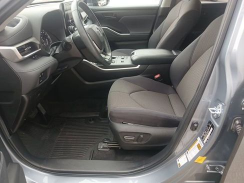 Used 2023 Toyota Highlander LE FWD image 29