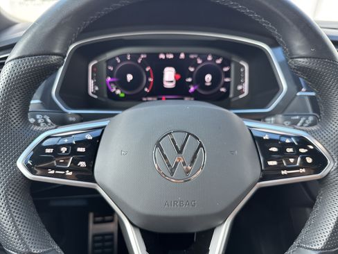 Certified 2024 Volkswagen Tiguan SEL R-Line AWD/4WD image 10