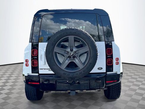 Used 2023 Land Rover Defender 90 X-Dynamic SE image 7