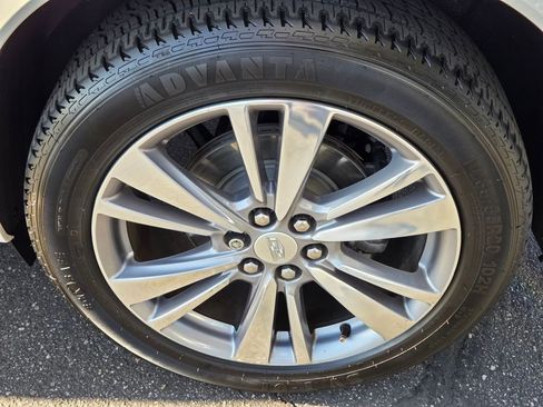 Used 2020 Cadillac XT6 Premium Luxury w/ Platinum Package FWD image 11