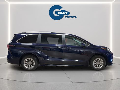 Used 2024 Toyota Sienna LE w/ LE Plus Package AWD/4WD image 6