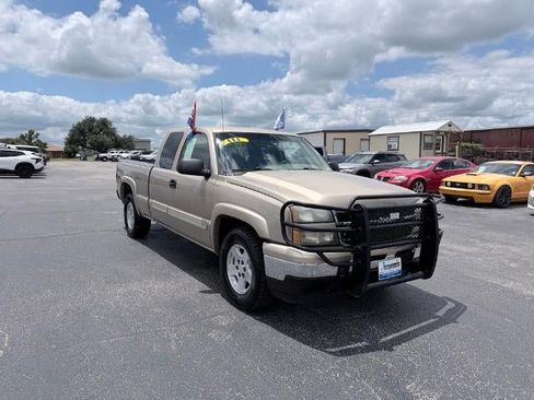 Used 2006 Chevrolet Silverado 1500 LT w/ Light Duty Power Package AWD/4WD image 7