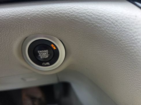 Used 2021 Chrysler Voyager Lxi FWD image 36