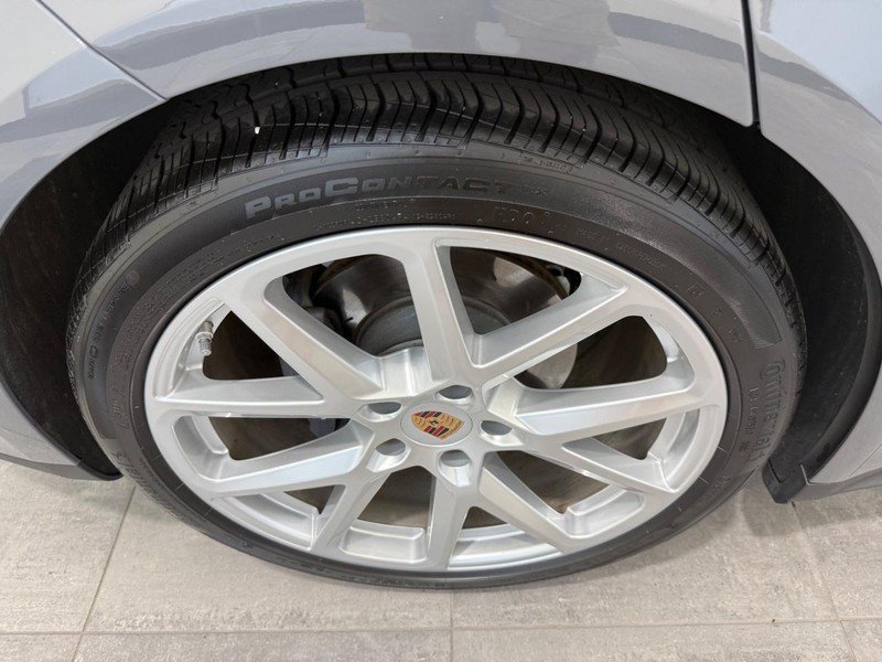 Certified 2025 Porsche Panamera 4 AWD/4WD image 8