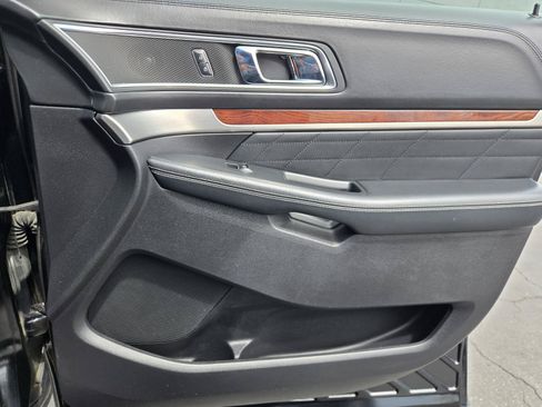 Used 2018 Ford Explorer Platinum AWD/4WD image 36