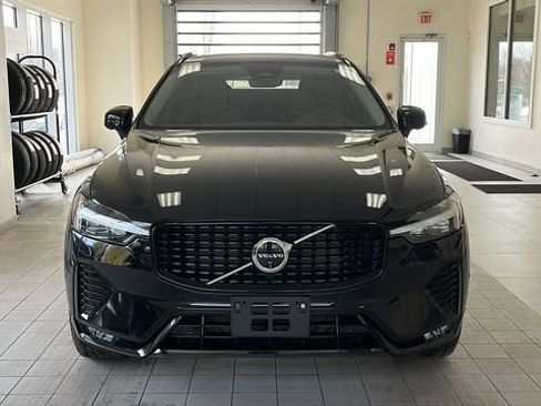 Certified 2025 Volvo XC60 B5 Plus image 3