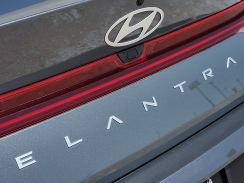 Used 2025 Hyundai Elantra Limited FWD image 12