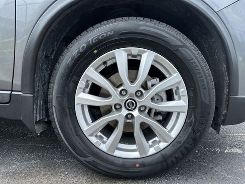 Used 2020 Nissan Rogue S w/ Special Edition Package FWD image 18
