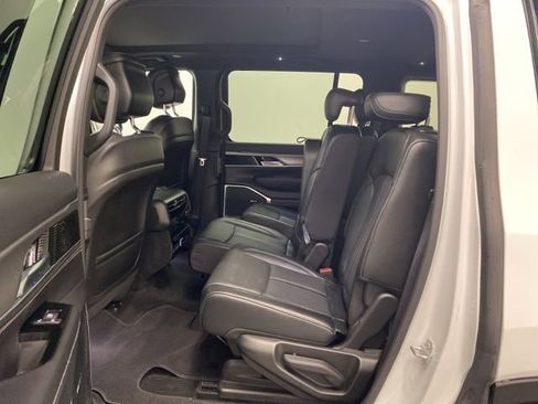 Used 2023 Jeep Wagoneer Series II image 25