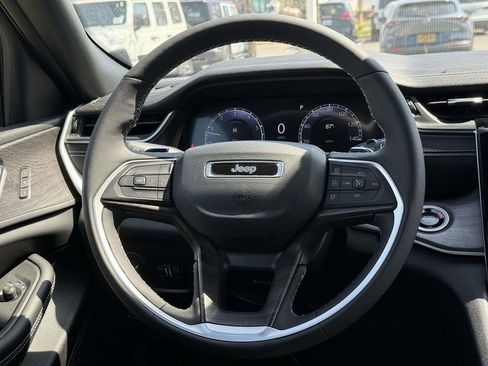 Certified 2025 Jeep Grand Cherokee L Limited w/ Black Appearance Package AWD/4WD image 19