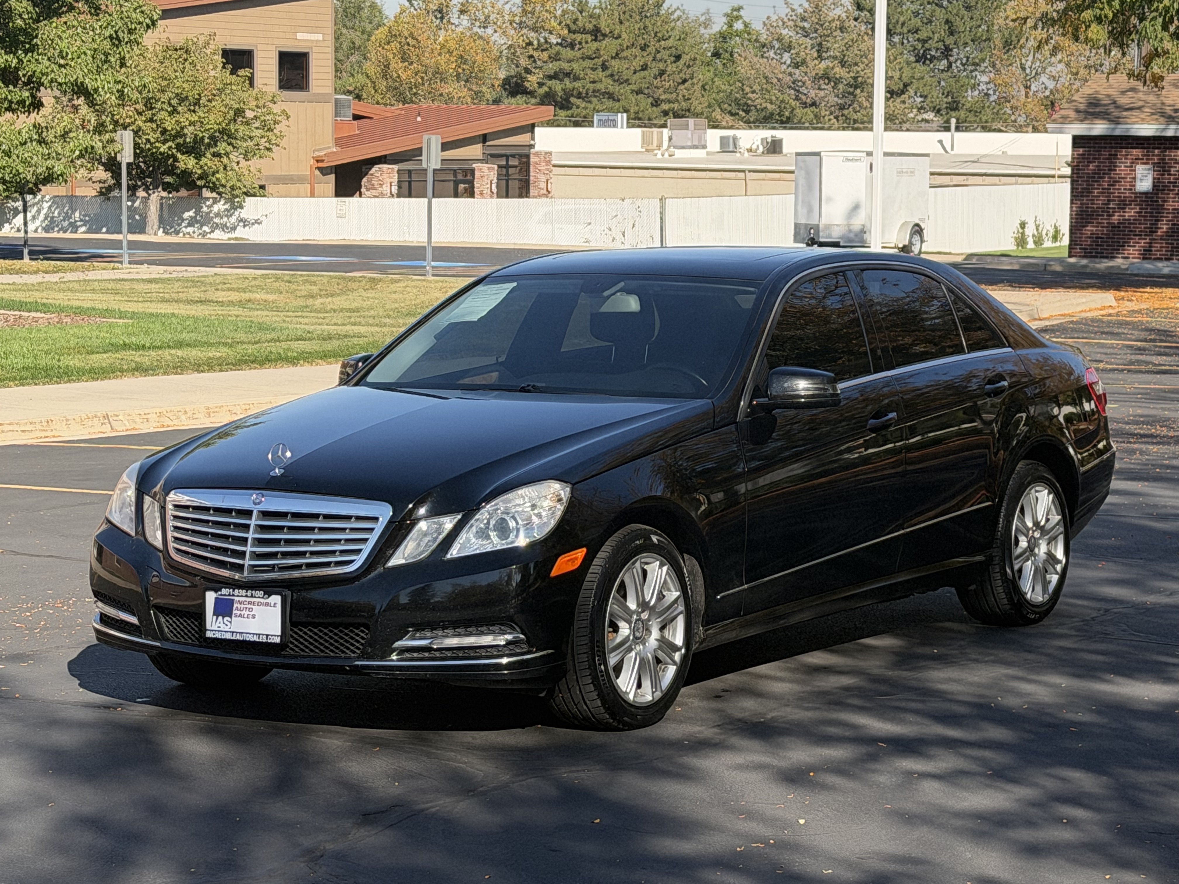 Used 2013 Mercedes-Benz E 350 BlueTEC Sedan image 2