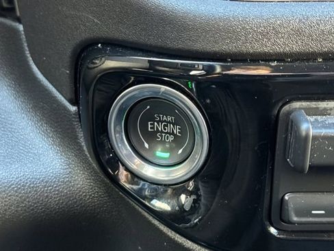 Used 2025 Chevrolet Silverado 2500 LT w/ Convenience Package image 33