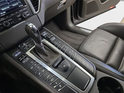 Used 2015 Porsche Macan S image 28