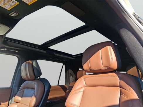 New 2026 Lincoln Navigator L Reserve image 13