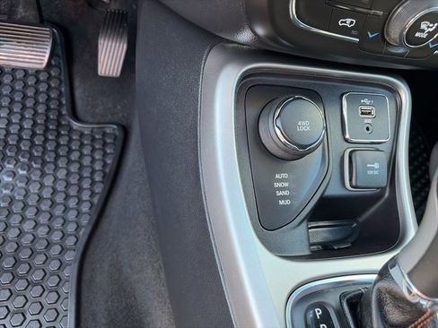 Certified 2020 Jeep Compass Latitude w/ Cold Weather Group AWD/4WD image 26