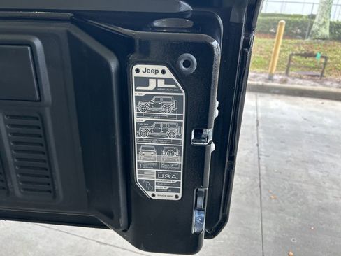 Used 2025 Jeep Wrangler Unlimited Sport S 4xe AWD/4WD image 35