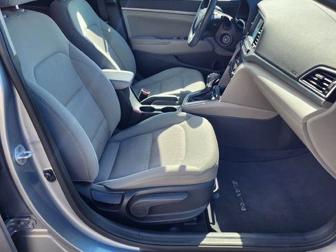 Used 2017 Hyundai Elantra SE FWD image 6