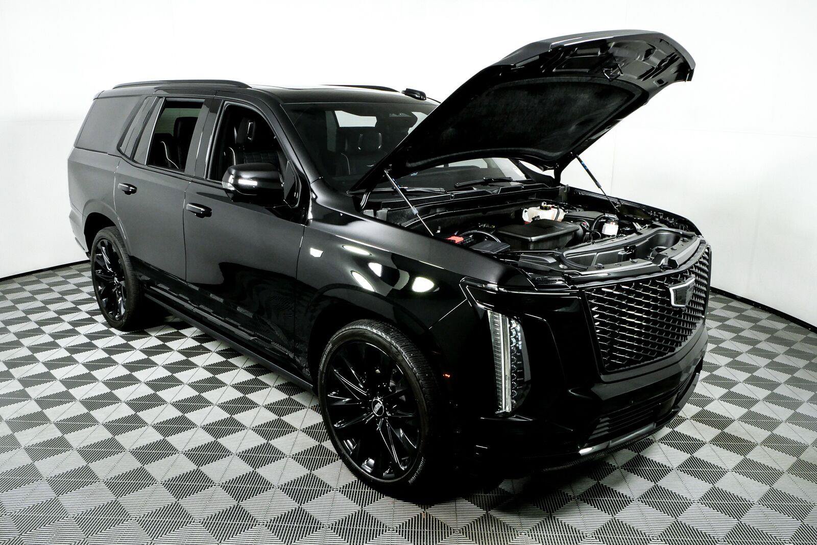 Used 2025 Cadillac Escalade Sport Platinum w/ LPO, ONYX Package AWD/4WD image 39