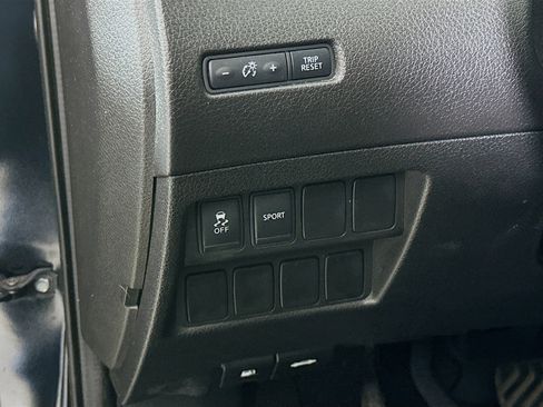 Used 2014 Nissan Rogue SV image 16