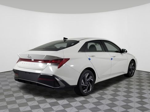 New 2025 Hyundai Elantra Limited image 3