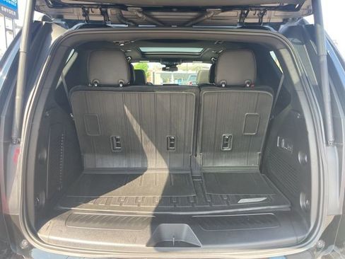 Used 2023 GMC Yukon SLT w/ SLT Premium Package AWD/4WD image 40