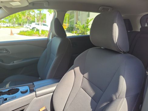 Used 2023 Nissan Rogue S AWD/4WD image 19