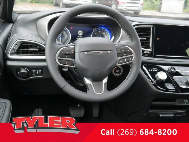 New 2027 Chrysler Pacifica Select FWD image 43