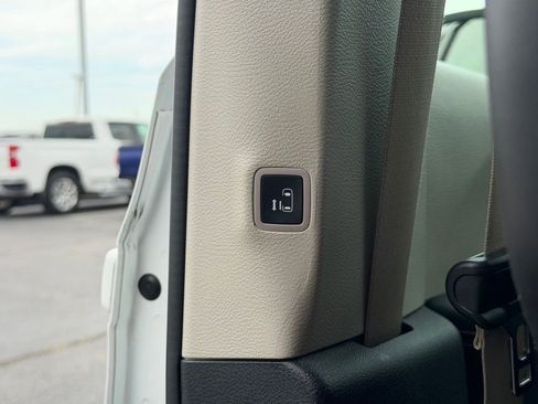Used 2023 Chrysler Pacifica Touring-L FWD image 24