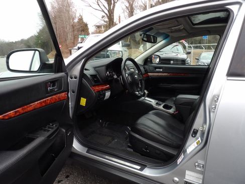 Used 2012 Subaru Outback 2.5i Limited w/ Moonroof Pkg AWD/4WD image 9