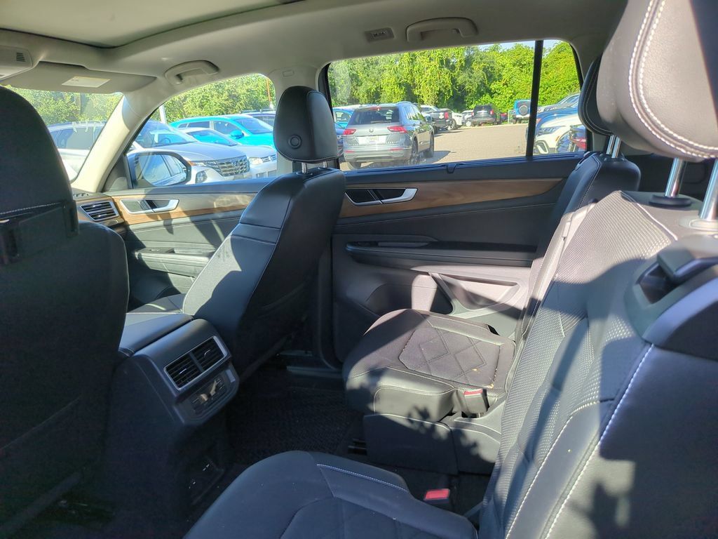 Certified 2024 Volkswagen Atlas SE w/ Panoramic Sunroof Package FWD image 8