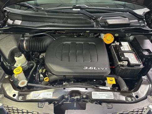 Used 2016 Dodge Grand Caravan SE FWD image 5