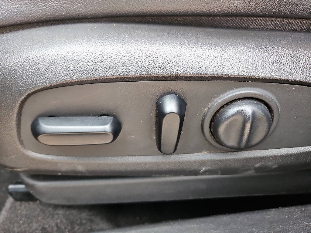 Used 2021 Buick Encore GX Essence w/ Sport Touring Package FWD image 19