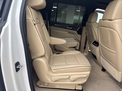 Used 2021 Cadillac Escalade ESV Premium Luxury image 35