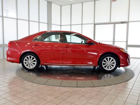 Used 2014 Toyota Camry XLE FWD image 9